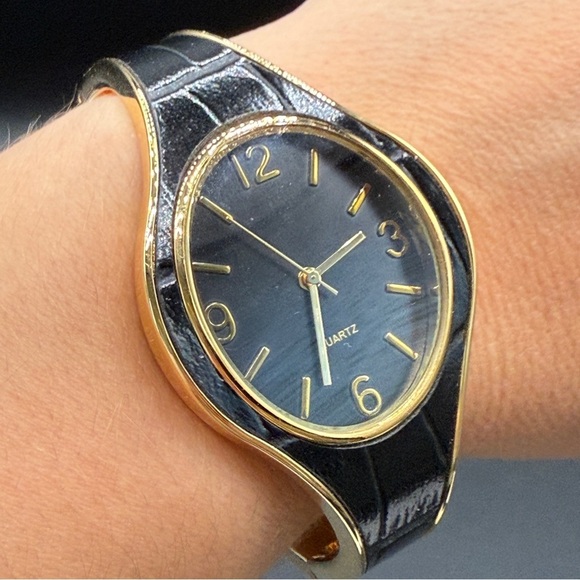 Vintage Avon Bold Cuff Black with Gold-Trimmed Wristwatch - Working - Picture 1 of 17
